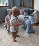 Munbim i Rej drveni konjić za ljuljanje (12m+)